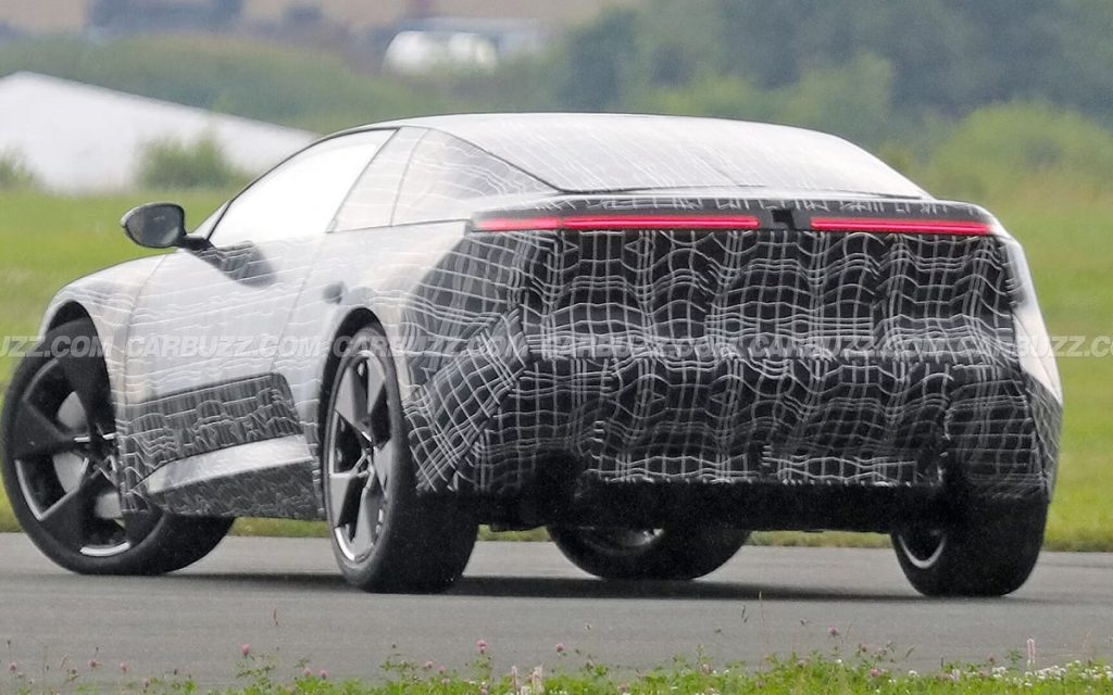 Coupé de BMW camuflado