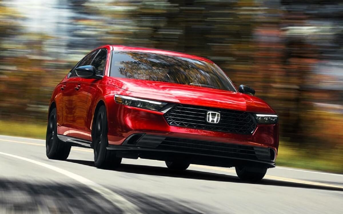 Honda Accord 2025 con sus respectivas versiones, precios y motores