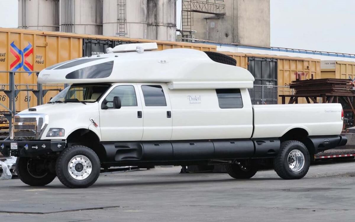 Una pick up de Ford devenida en motorhome