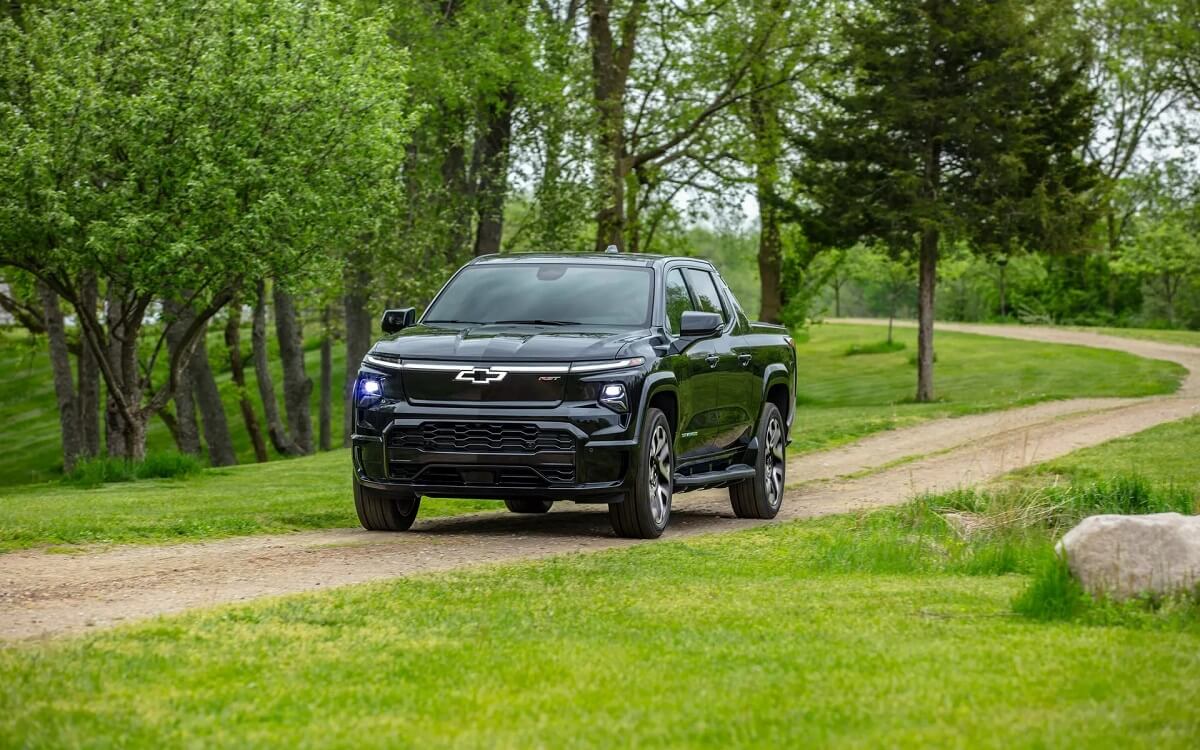 Andar en diagonal de la Silverado EV con su nuevo modo