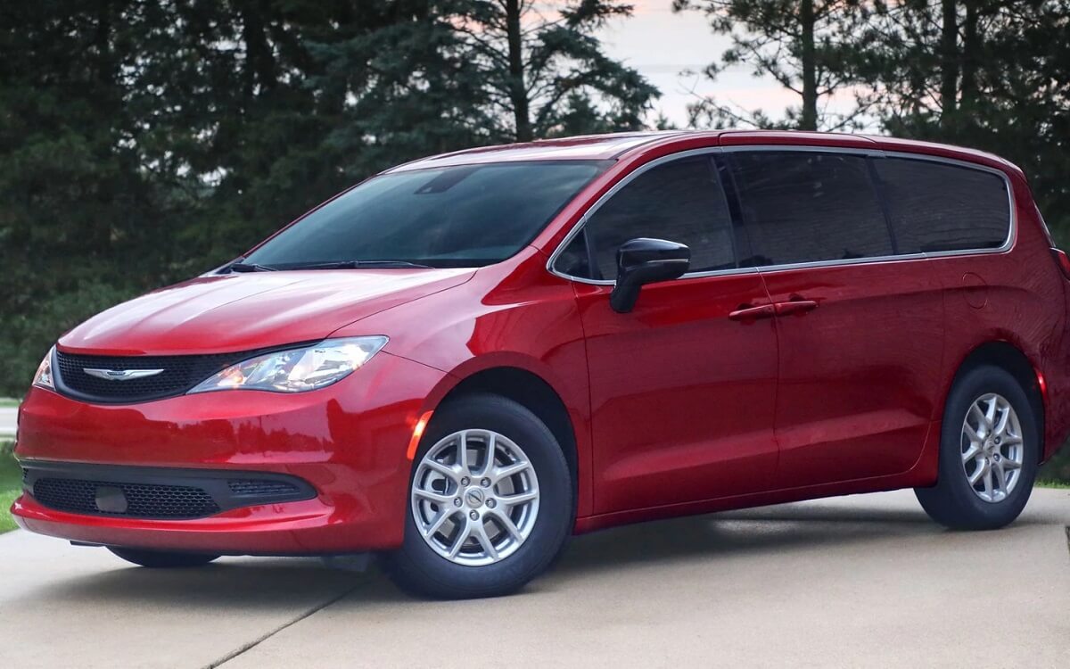 Chrysler Voyager 2025, la minivan más pequeña que la Pacifica