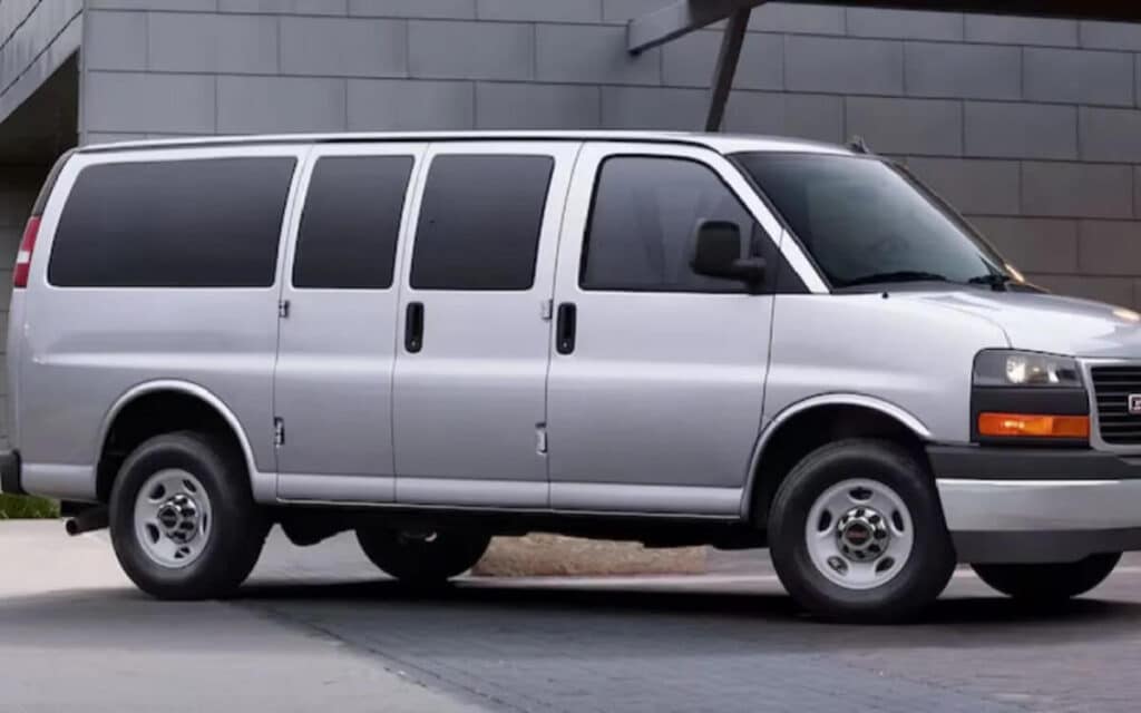 Exterior y características de la GMC Savana 2025