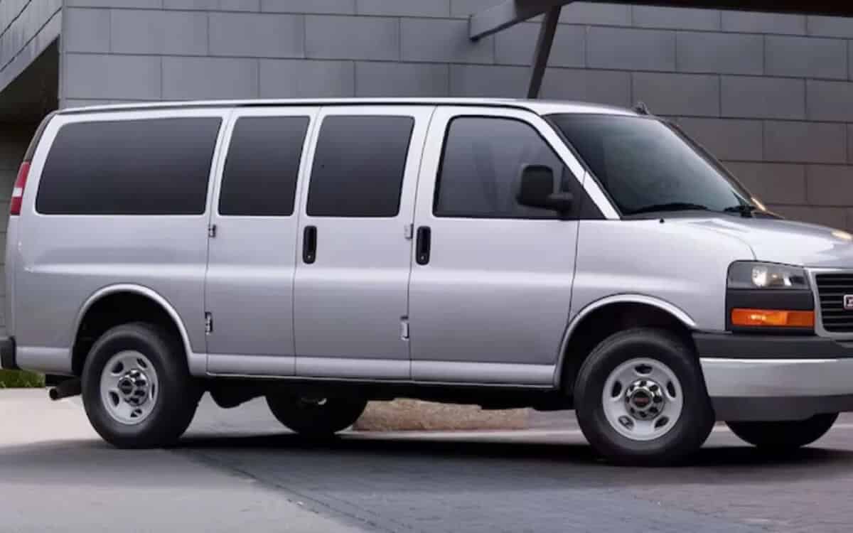 Exterior y características de la GMC Savana 2025