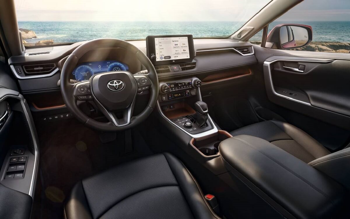 Interior Toyota RAV4 2025