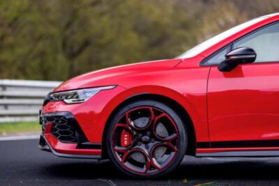 Llega el nuevo y más extremo Volkswagen Golf: 325 CV, con récords y detalles inéditos